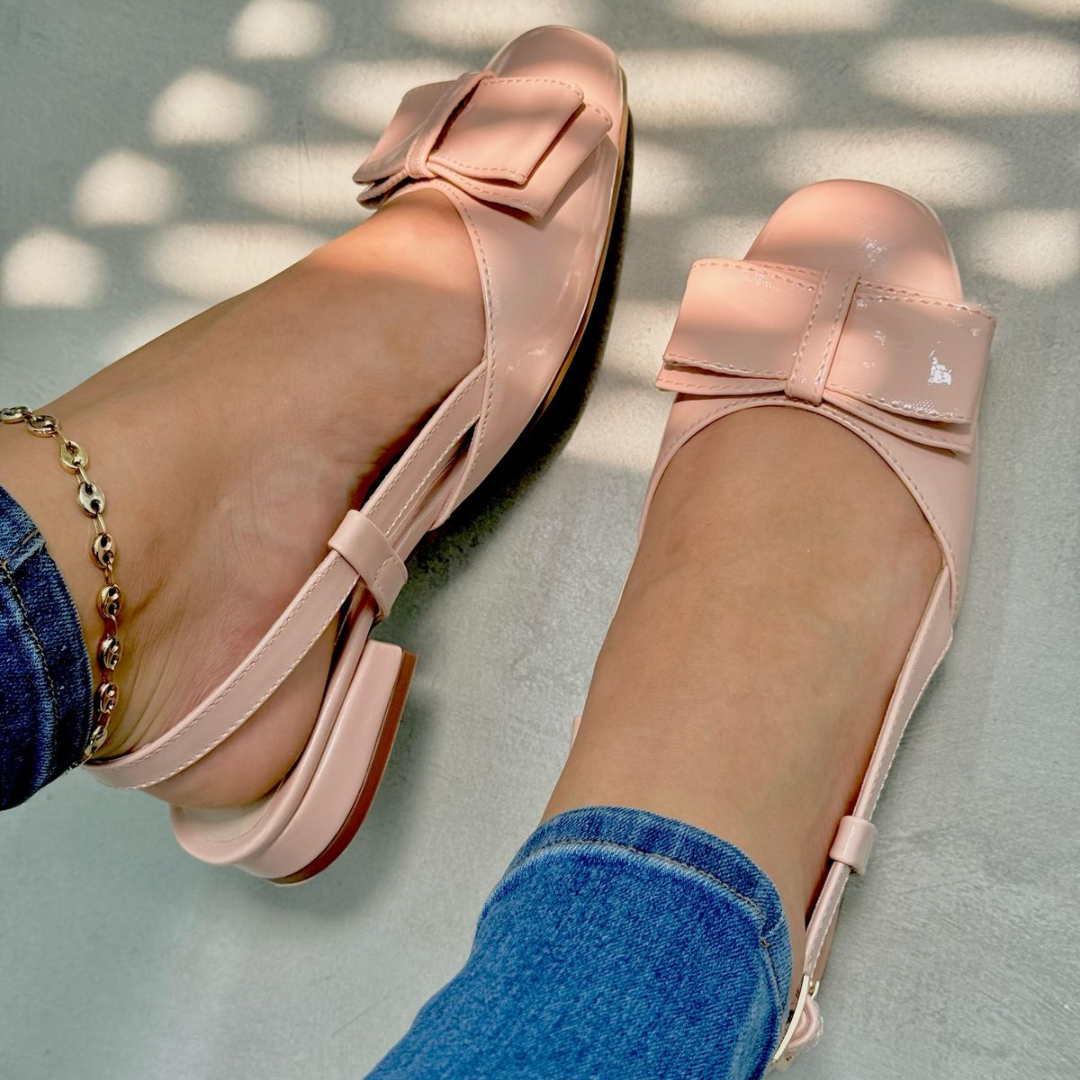 Slingback de Charol con Moño Cuadrado Elegante – Estilo Coqueto