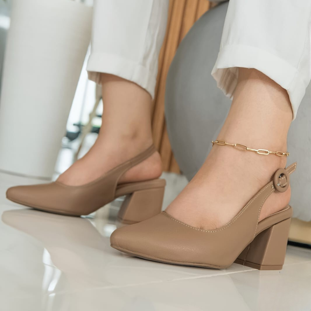 Tacones Slingback con Hebilla Lateral | Elegancia Clásica y Comodidad Moderna