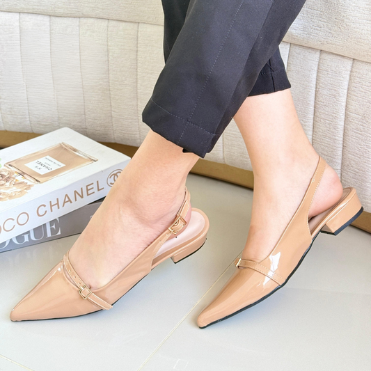 Flats de charol punta fina con correa – Elegancia casual para dama