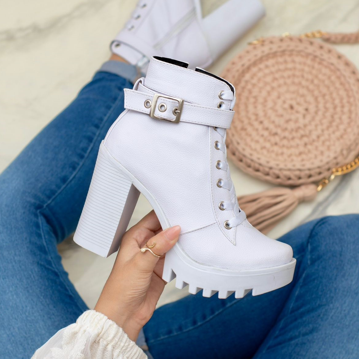 Botines radicales de plataforma con correa