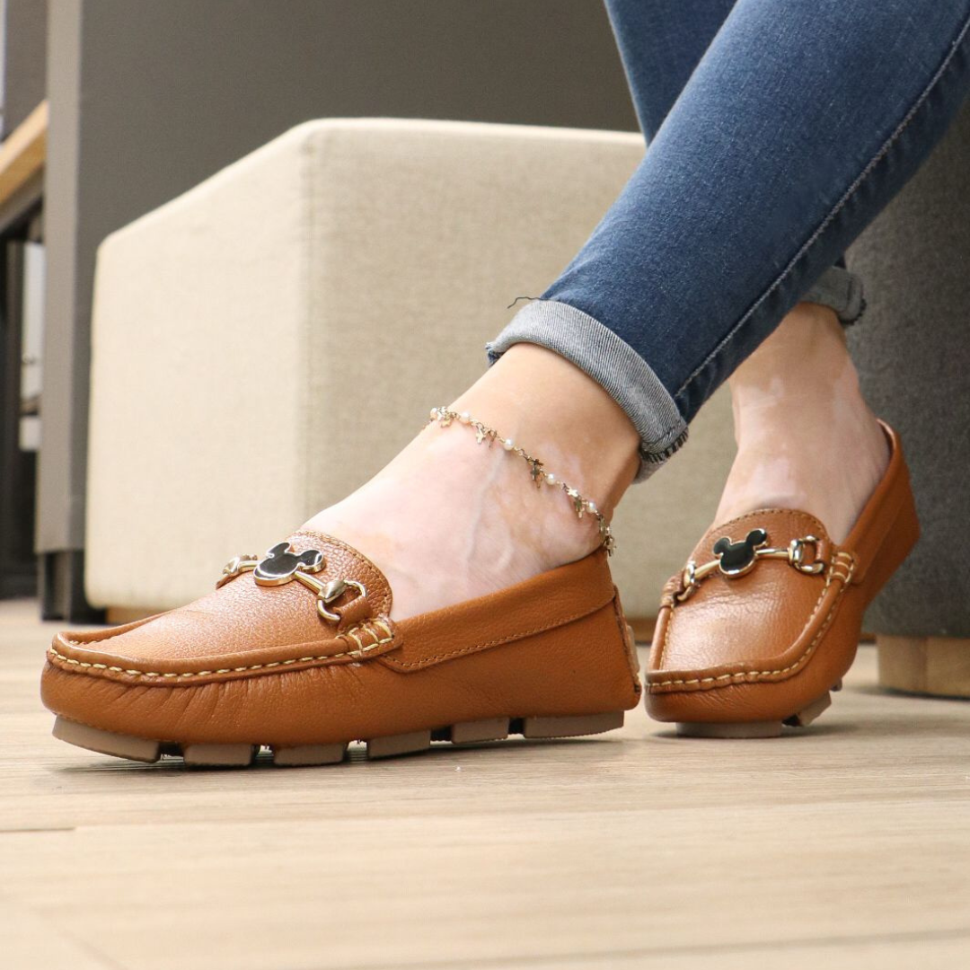 Mocasines casuales en cuero sintético con aplique decorativo – Estilo urbano femenino