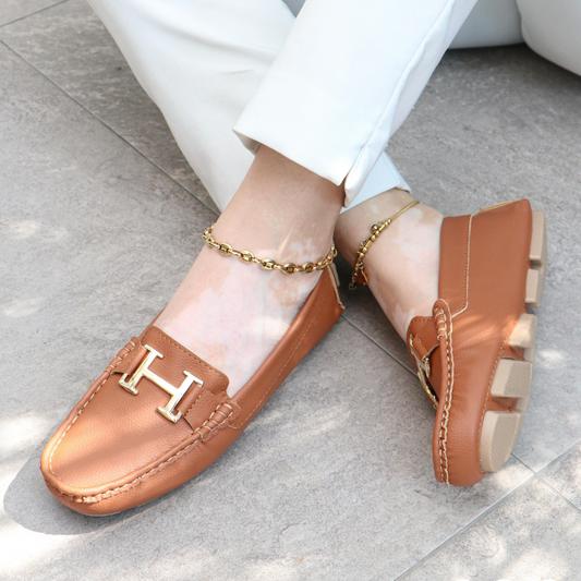 Mocasines de cuero con herraje metálico – Elegancia casual para dama