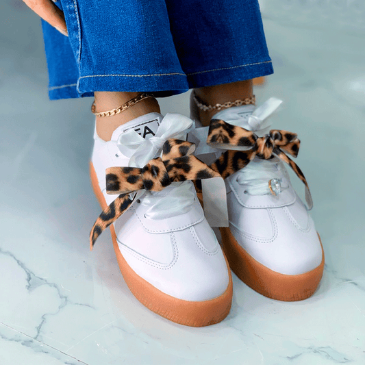 Tenis urbanos suela gum con tul y lazo animal print