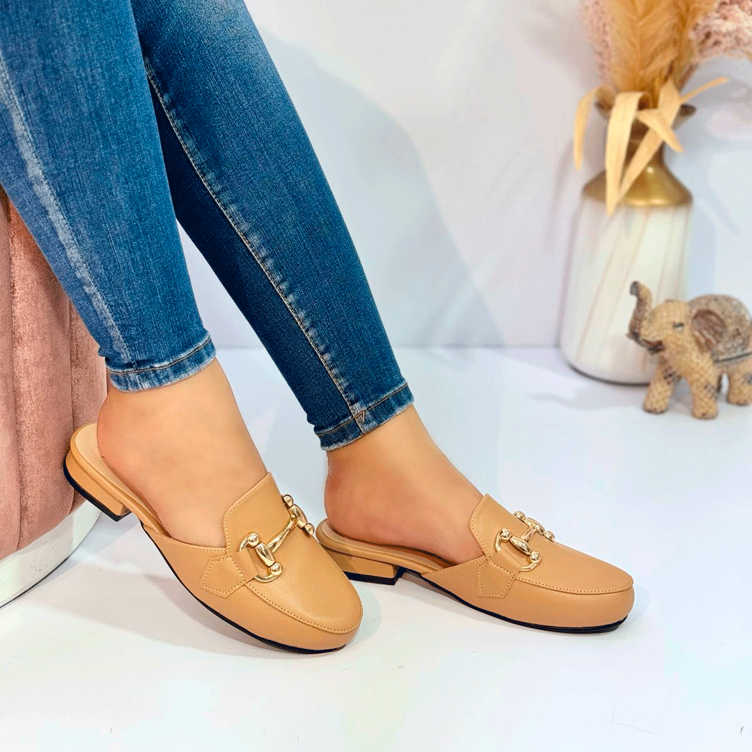 Mocasines destalonados en cuero sintético – Elegancia casual para dama
