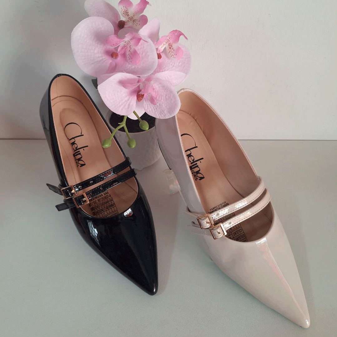 Mary Janes minimalistas de charol con tacón cuadrado medio