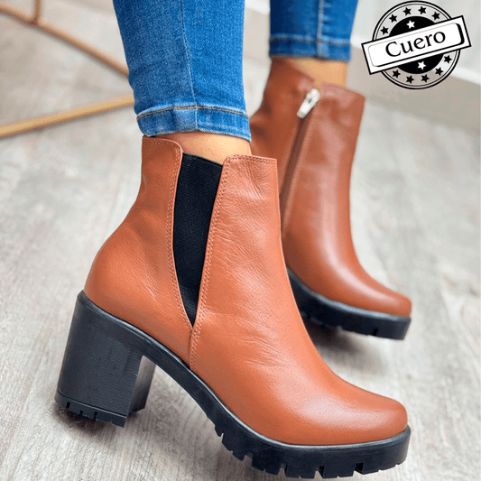 Bota urbana de cuero tacón medio con suela tractorada