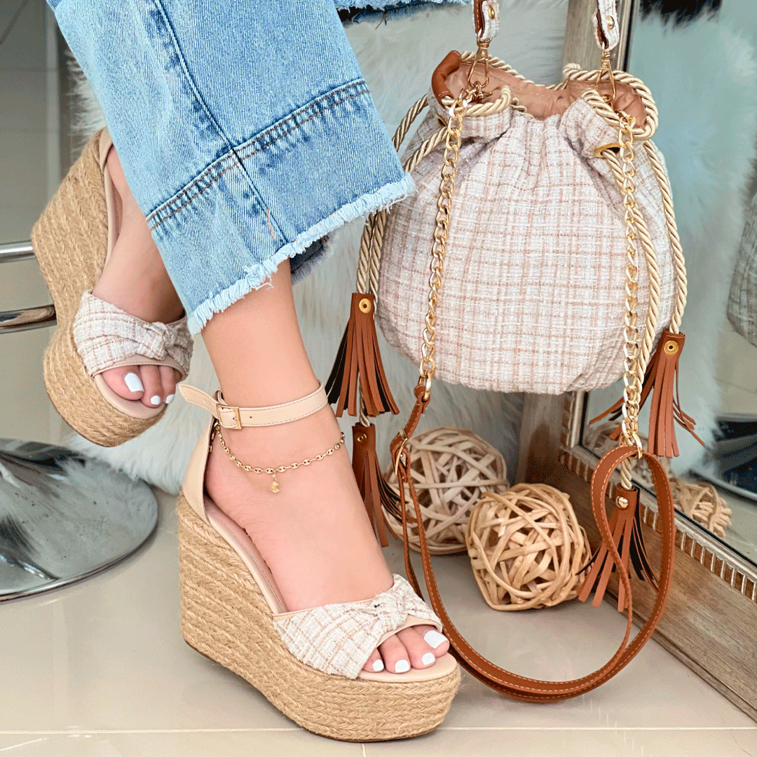Sandalias plataforma nude en yute con bolso a juego estilo tweed