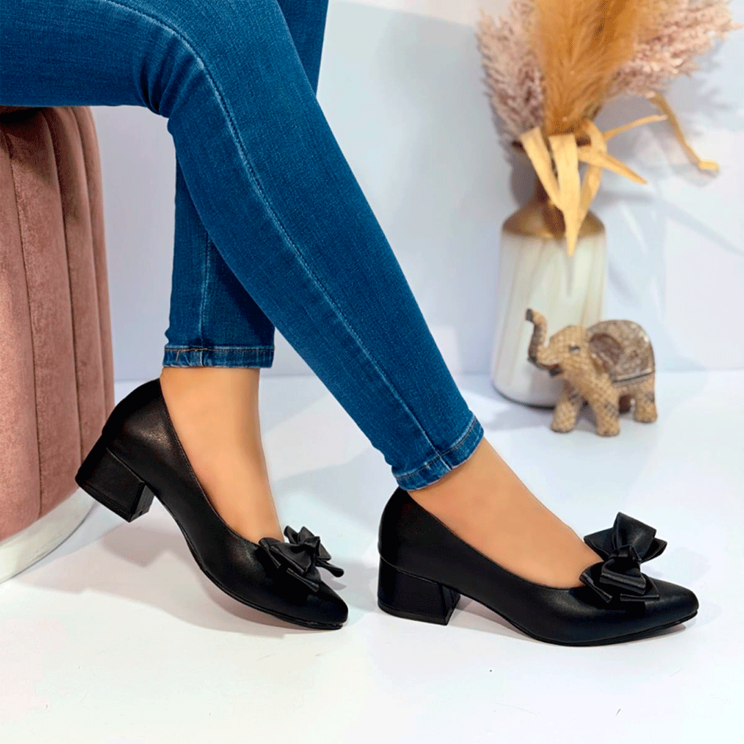 Tacones Bajos con Lazo Elegante – Estilo Audrey