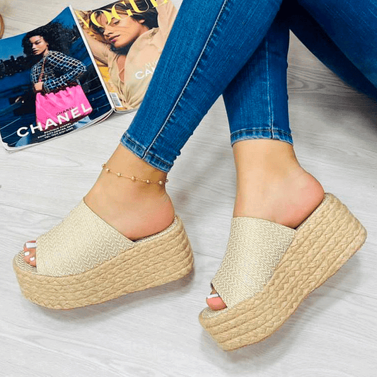 Sandalias en cuña en yute tipo zueco