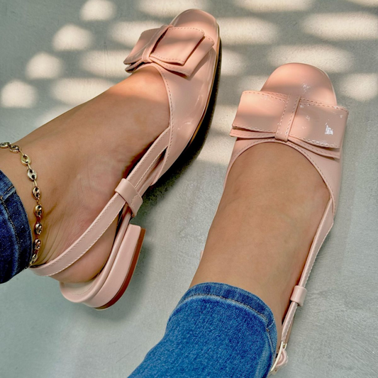 Slingback de Charol con Moño Cuadrado Elegante – Estilo Coqueto