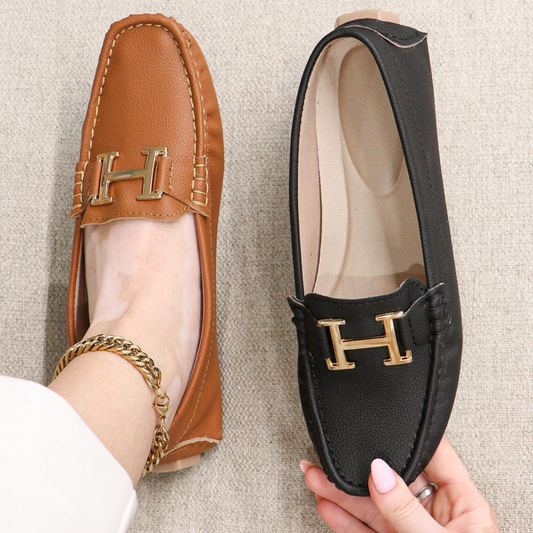 Mocasines de cuero con herraje metálico – Elegancia casual para dama