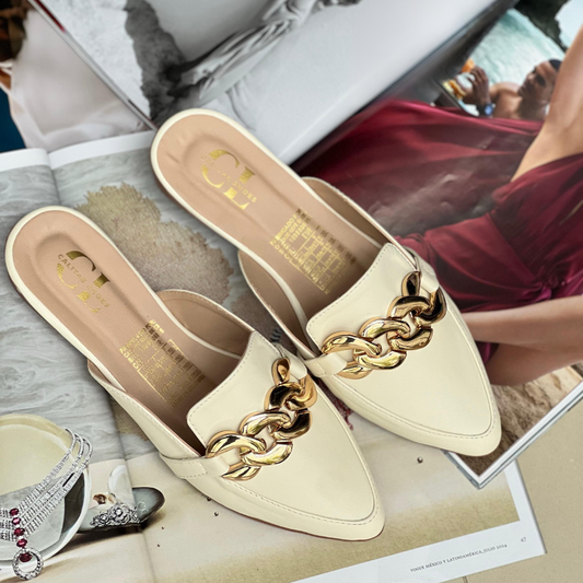 Mules Chelsea con cadena dorada – Elegancia urbana para dama