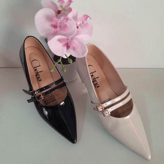 Mary Janes minimalistas de charol con tacón cuadrado medio