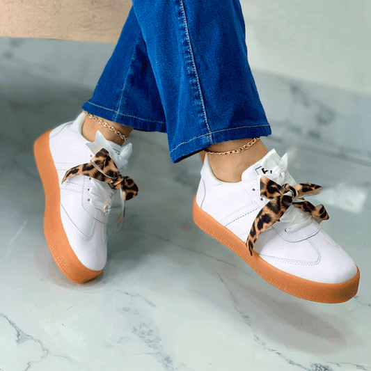 Tenis urbanos suela gum con tul y lazo animal print