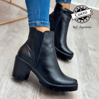 Bota urbana de cuero tacón medio con suela tractorada