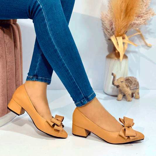 Tacones Bajos con Lazo Elegante – Estilo Audrey