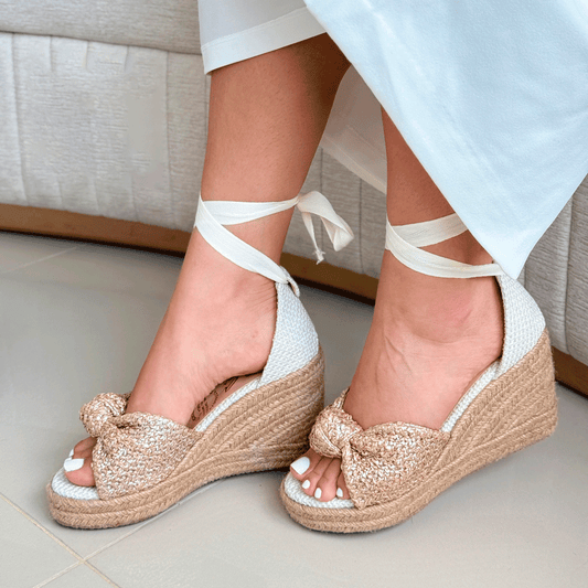 Sandalias de cuña con cintas Brisa – Glitter, altura cómoda y estilo boho