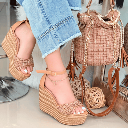 Sandalias plataforma nude en yute con bolso a juego estilo tweed
