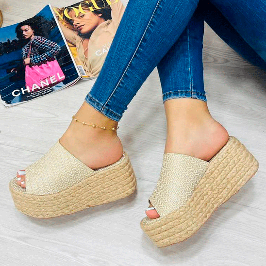 Sandalias en cuña en yute tipo zueco