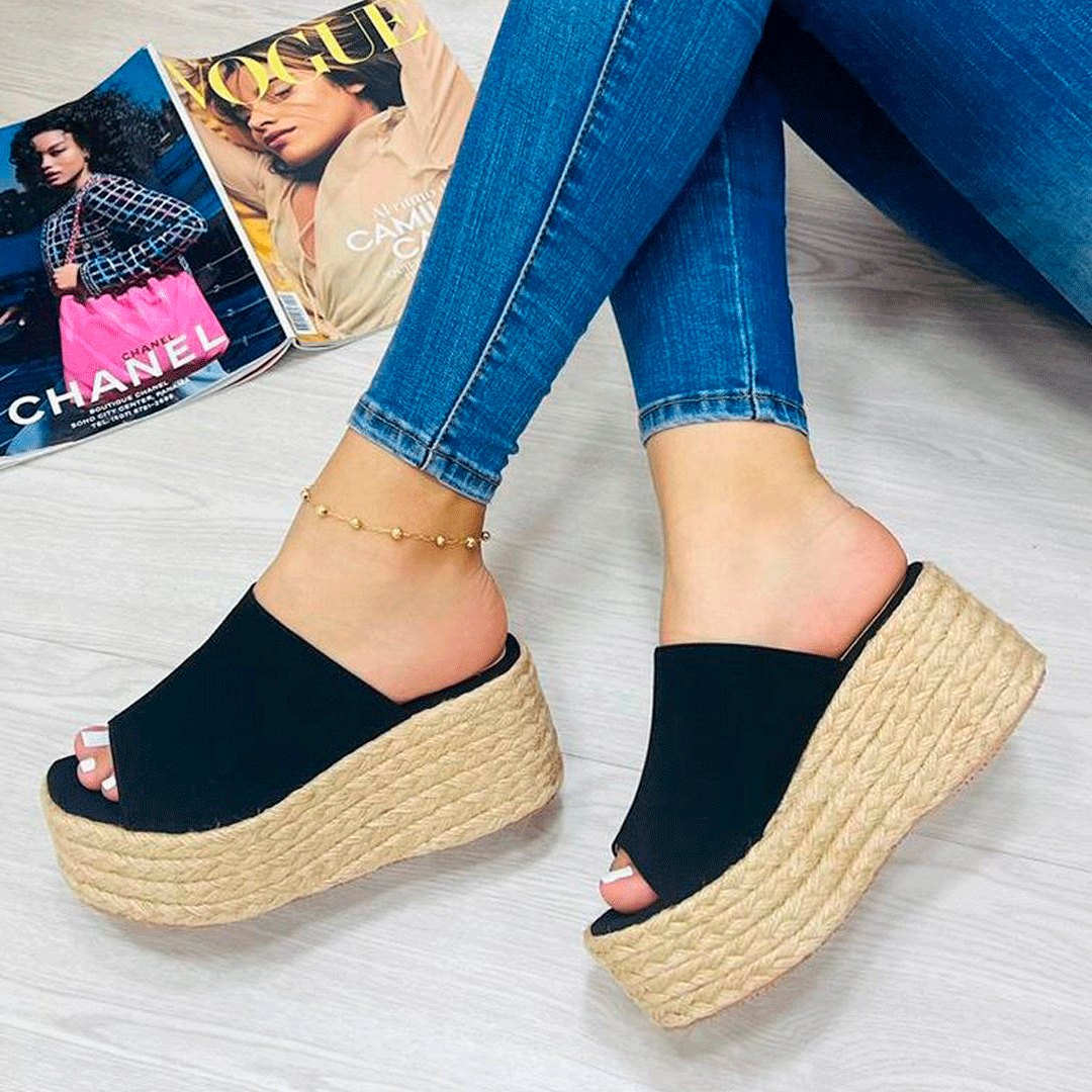Sandalias en cuña en yute tipo zueco
